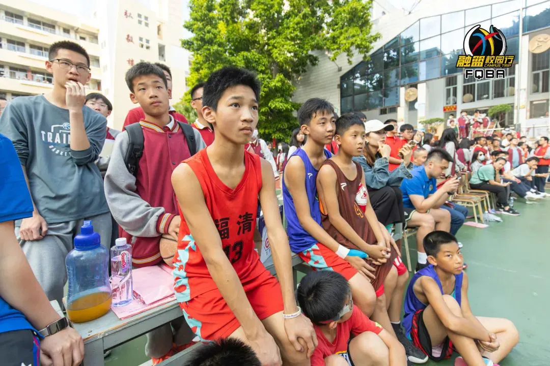 篮球防守训练中如何提高体能和耐力_1
